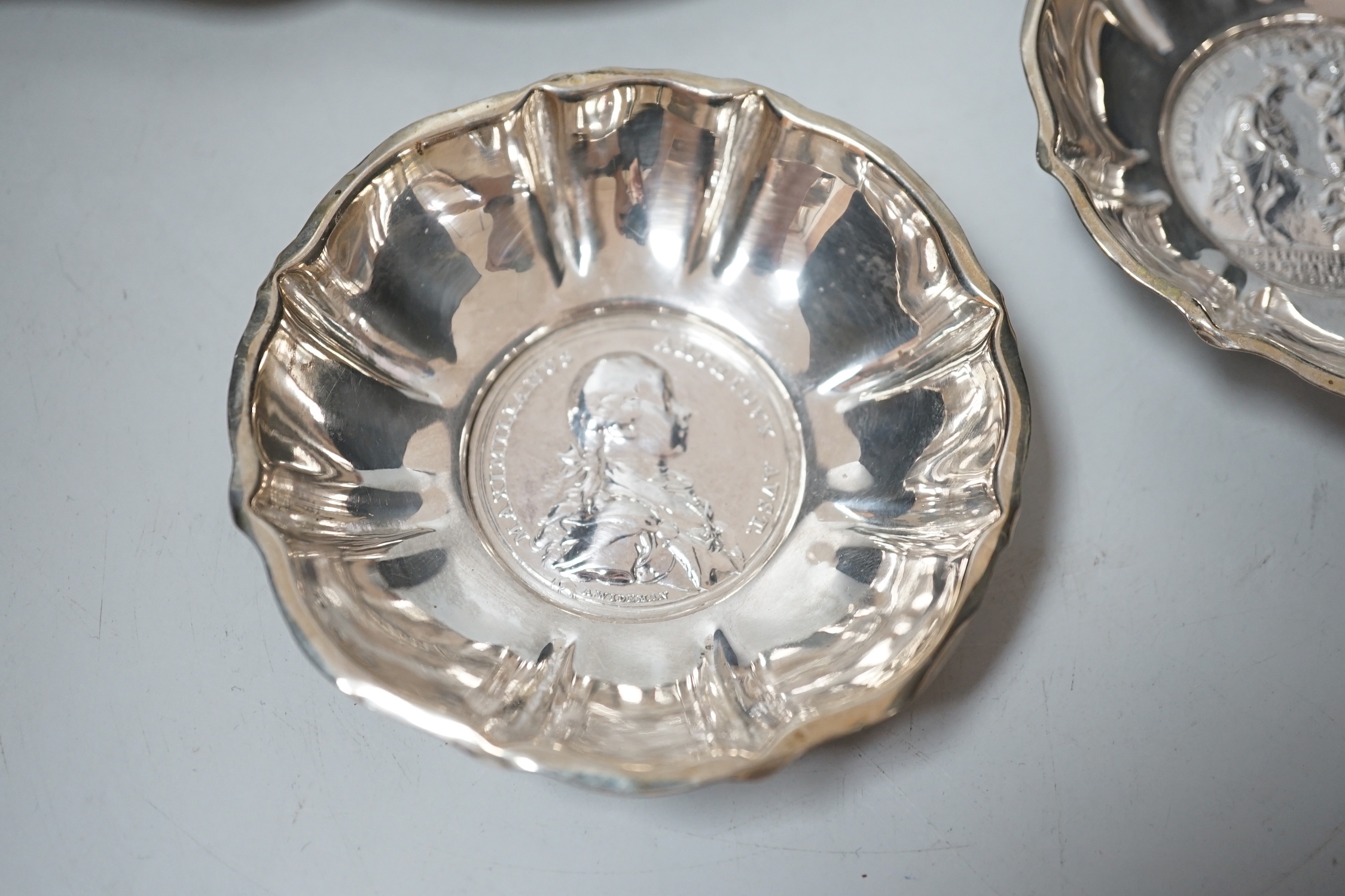 A 20th century Hungarian 800 standard white metal oval platter or stand, 33.2cm, and two 800 white metal bowls with inset coin bases, gross weight 15.5oz.